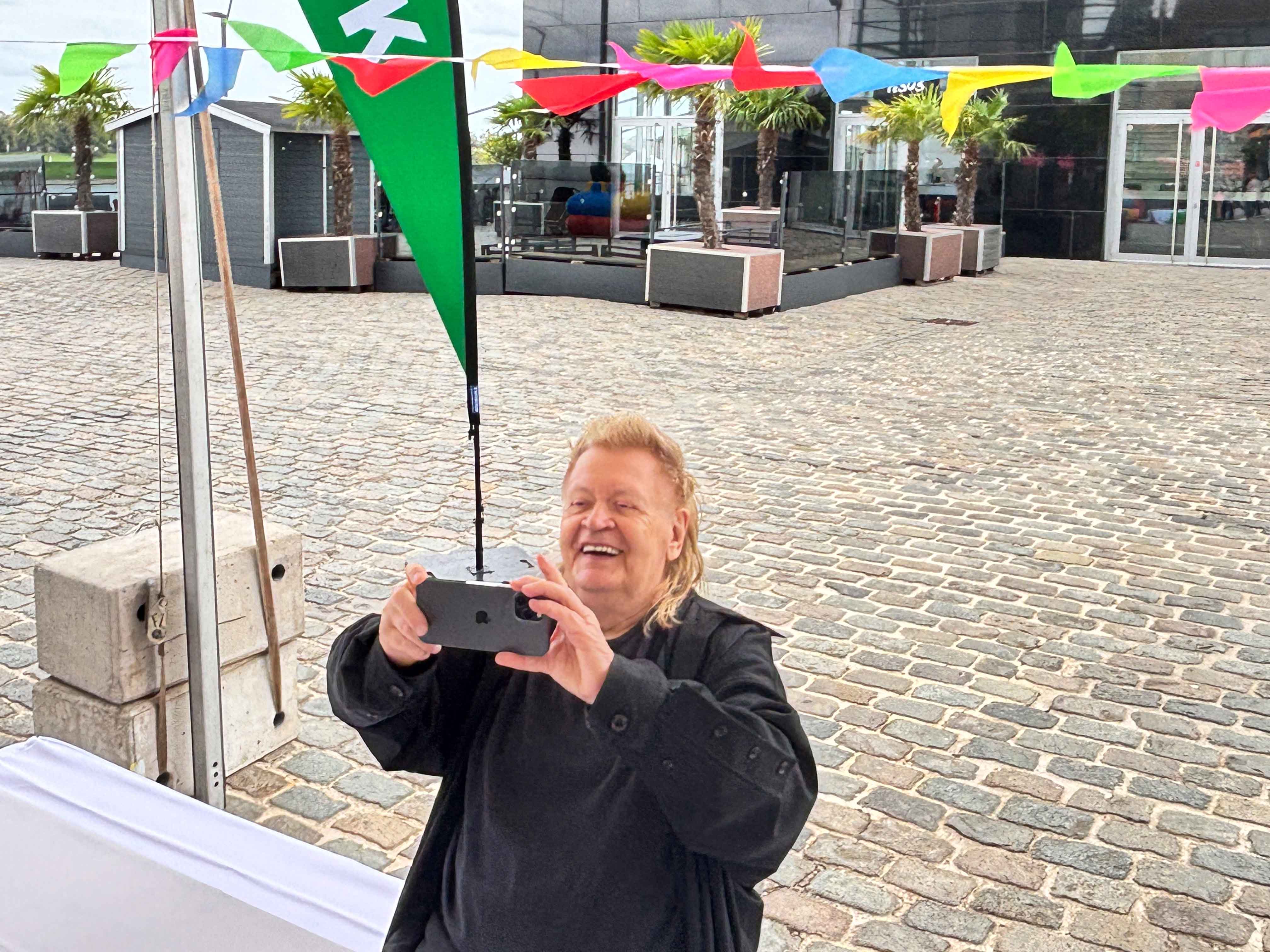 HA Schult fotografiert